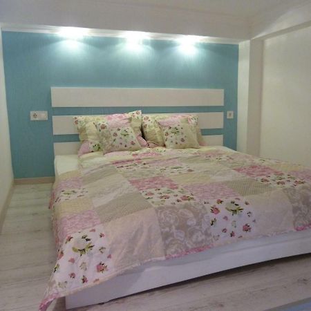 Kossuth Apartmanok Debrecen Esterno foto