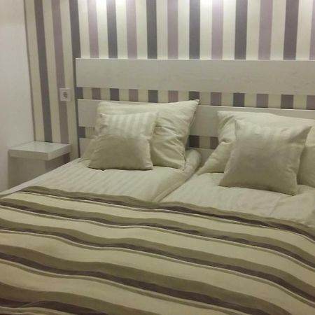 Kossuth Apartmanok Debrecen Esterno foto
