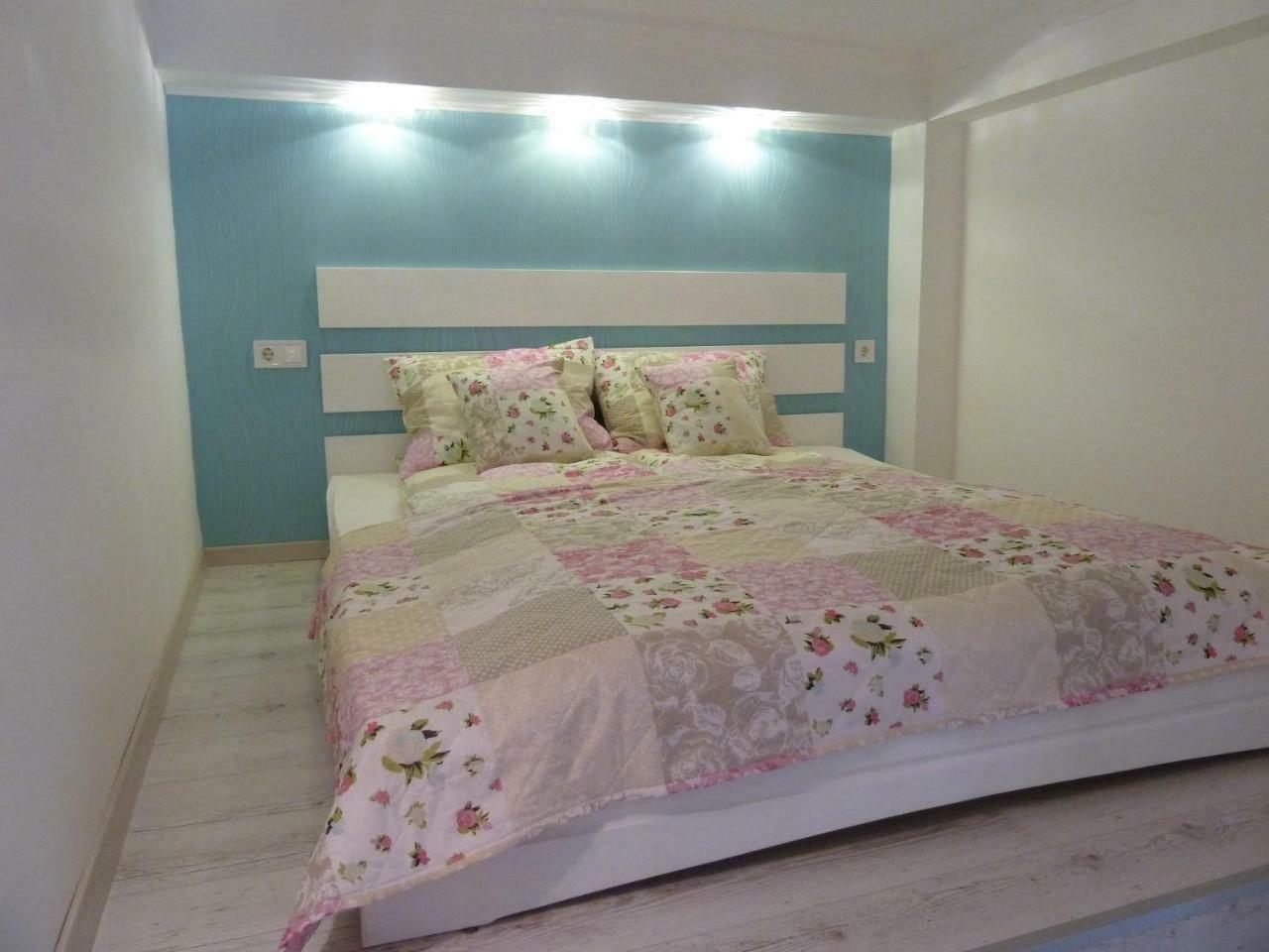 Kossuth Apartmanok Debrecen Esterno foto
