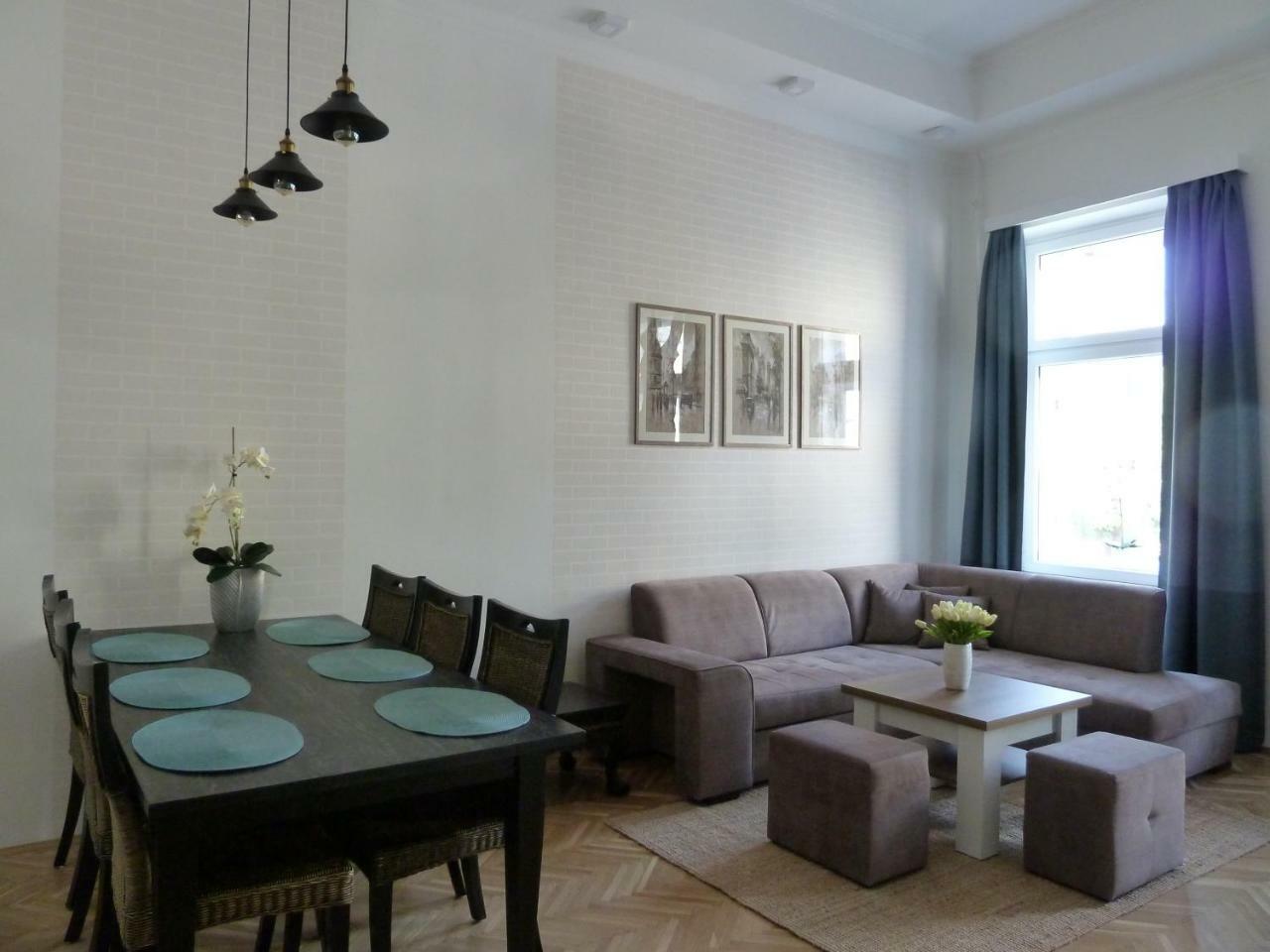 Kossuth Apartmanok Debrecen Esterno foto
